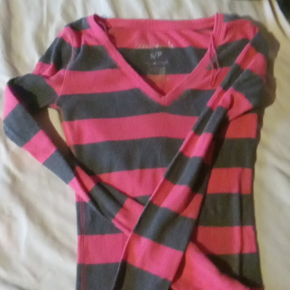 Long sleve tee size small pin and gray aeropostale